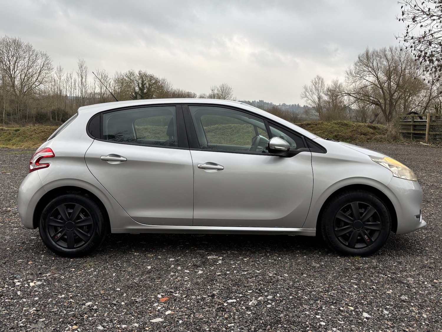 Used Peugeot 208 2013 for sale - 77548301: Photo 9