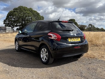 Used Peugeot 208 2015 for sale - 79531753: Photo