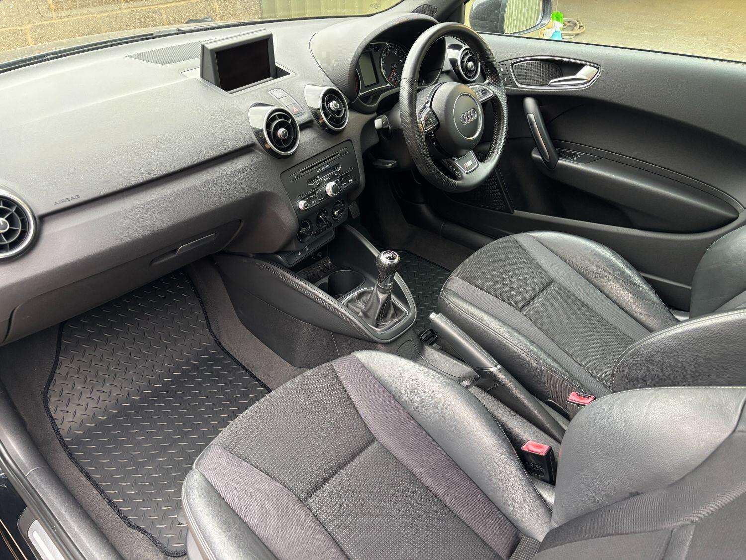 Used Audi A1 2011 for sale - 76198303: Photo 2