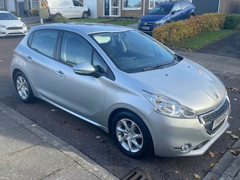 Used Peugeot 208 2015 for sale - 76536748: Photo