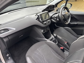 Used Peugeot 208 2015 for sale - 76536748: Photo