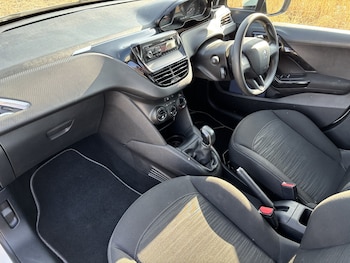 Used Peugeot 208 2015 for sale - 79246415: Photo