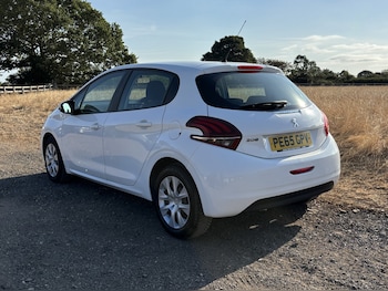 Used Peugeot 208 2015 for sale - 79246415: Photo