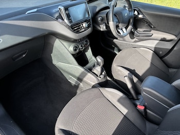 Used Peugeot 208 2015 for sale - 78452438: Photo