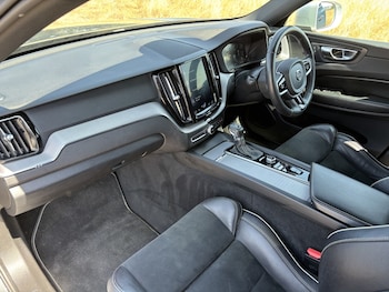 Used Volvo XC60 2018 for sale - 79476647: Photo