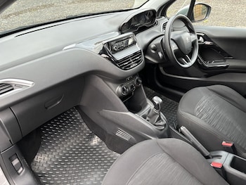 Used Peugeot 208 2013 for sale - 77258575: Photo