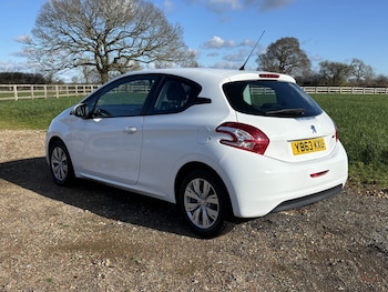 Used Peugeot 208 2014 for sale - 77296827: Photo