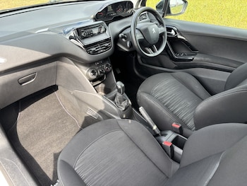 Used Peugeot 208 2013 for sale - 78360163: Photo