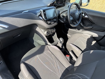 Used Peugeot 208 2015 for sale - 79029982: Photo