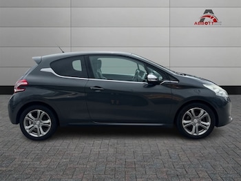 Used Peugeot 208 2013 for sale - 79327266: Photo