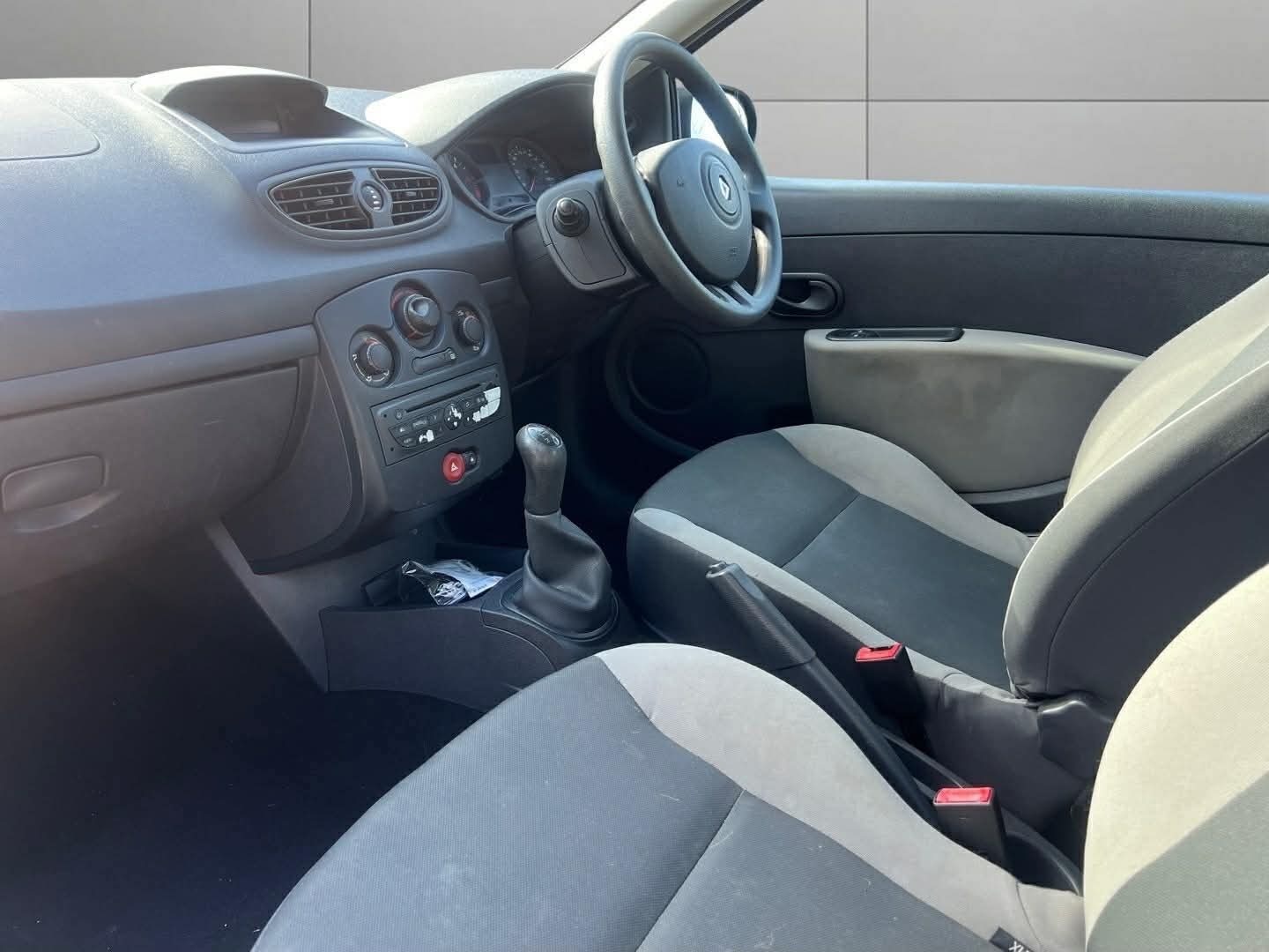 Used Renault Clio 2010 for sale - 77891767: Photo 11