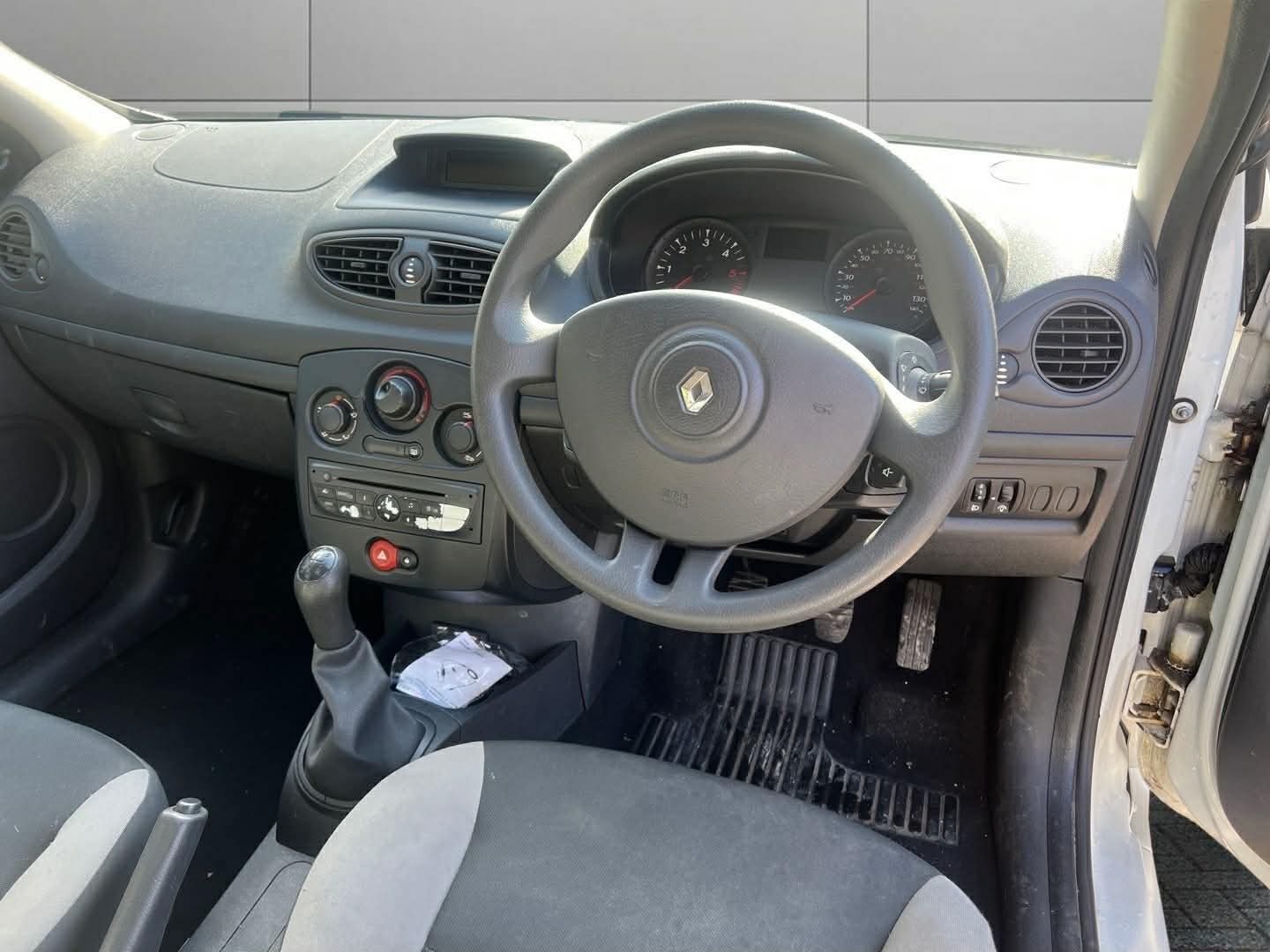 Used Renault Clio 2010 for sale - 77891767: Photo 9