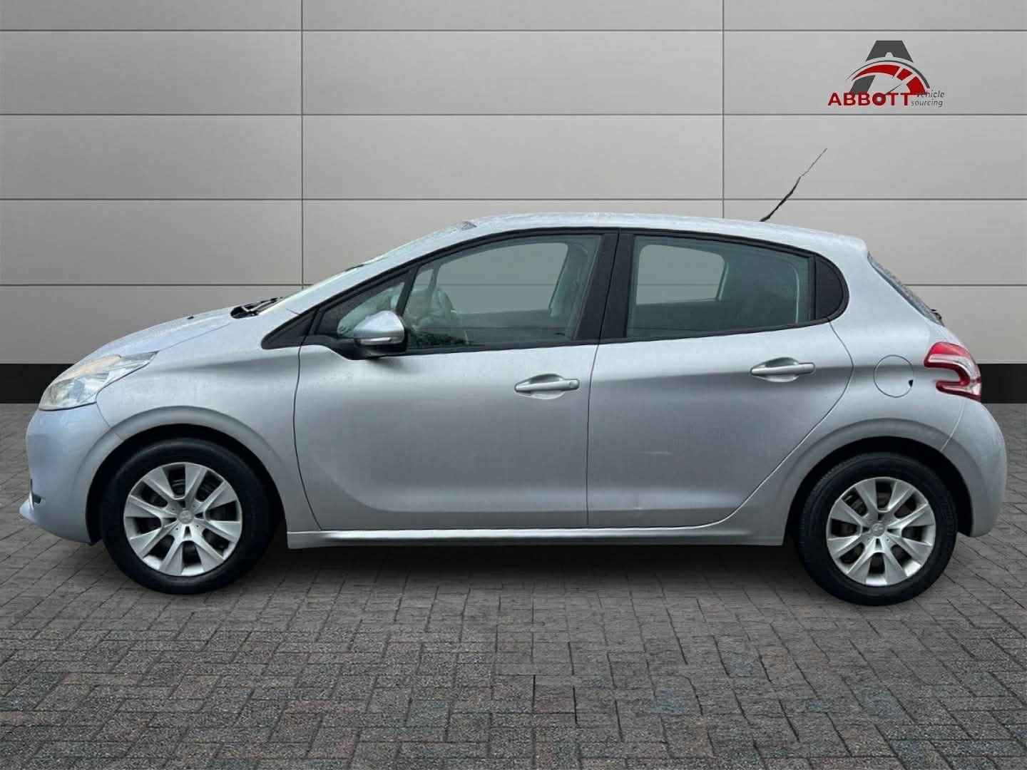 Used Peugeot 208 2012 for sale - 76864259: Photo 2