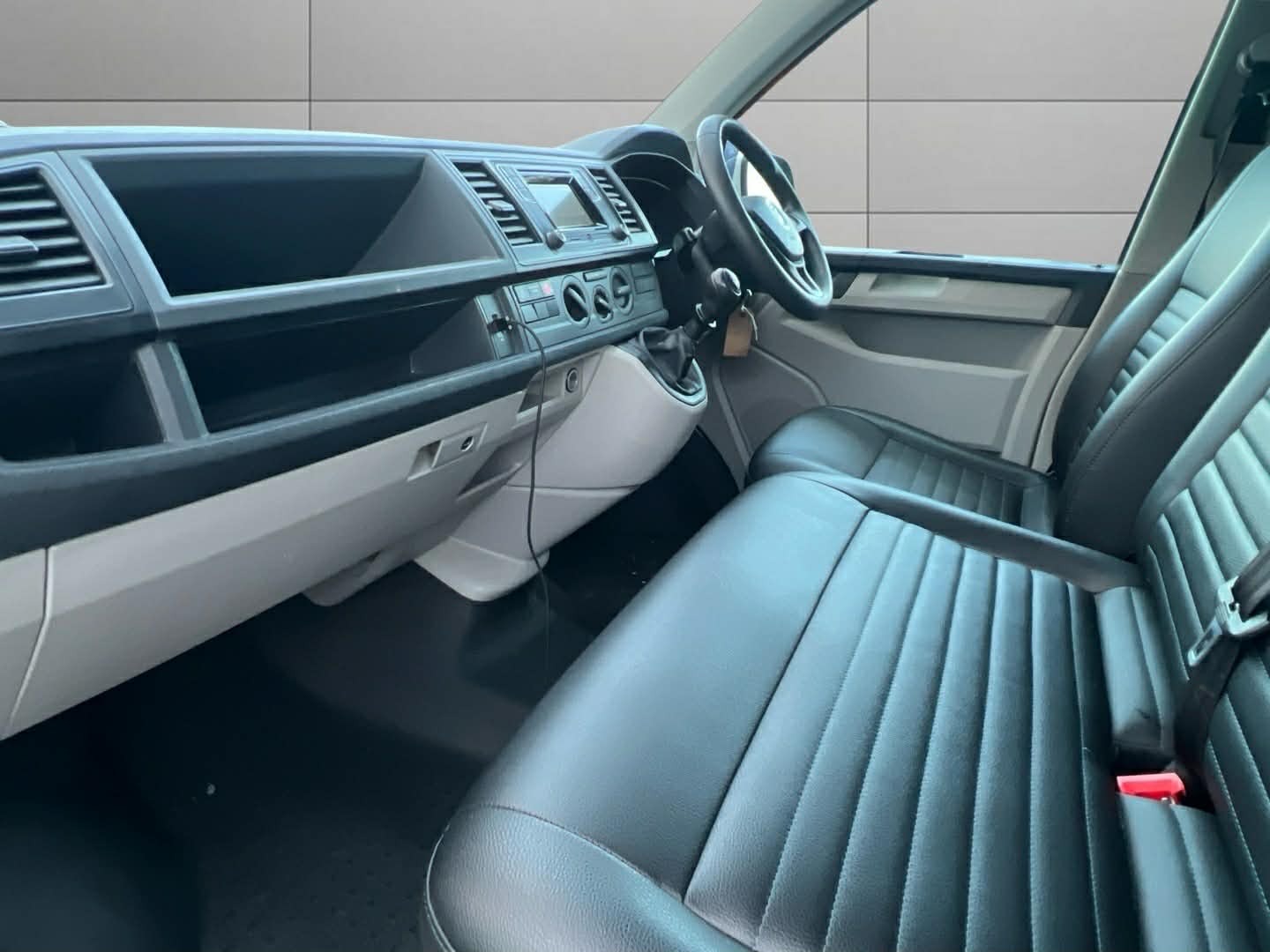 Used Volkswagen Transporter 2017 for sale - 76627398: Photo 8