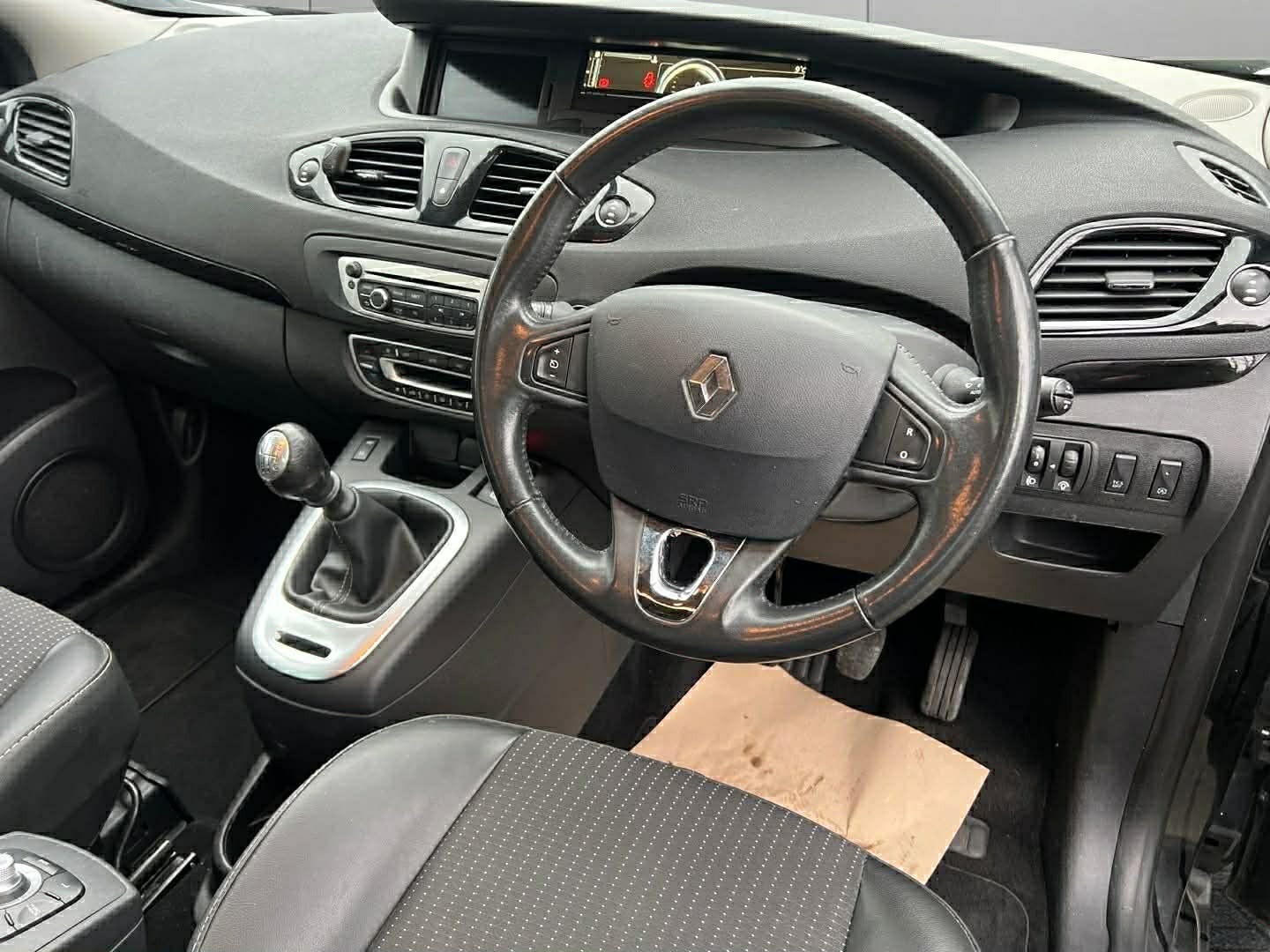 Used Renault Grand Scenic 2016 for sale - 77974116: Photo 10