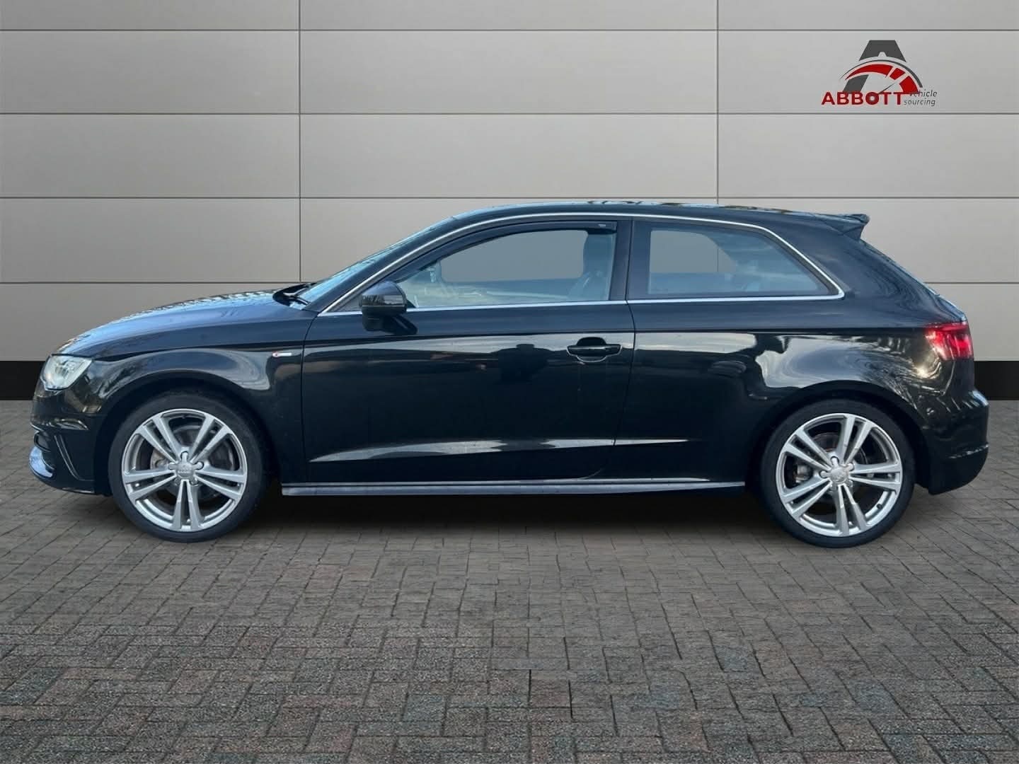 Used Audi A3 2015 for sale - 77159497: Photo 2