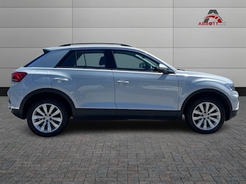 Used Volkswagen T-Roc 2019 for sale - 78755362: Photo