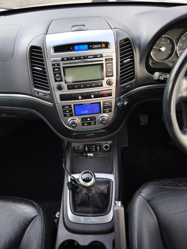 Used Hyundai Santa Fe 2010 for sale - 76065344: Photo 12