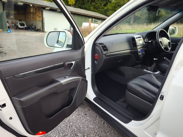 Used Hyundai Santa Fe 2010 for sale - 76065344: Photo 13