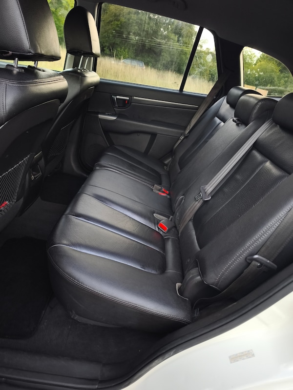 Used Hyundai Santa Fe 2010 for sale - 76065344: Photo 16
