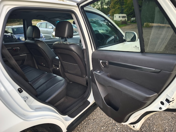Used Hyundai Santa Fe 2010 for sale - 76065344: Photo 17