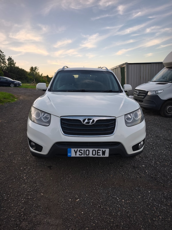 Used Hyundai Santa Fe 2010 for sale - 76065344: Photo 2