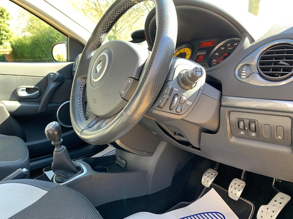 Used Renault Clio 2011 for sale - 74069410: Photo 25