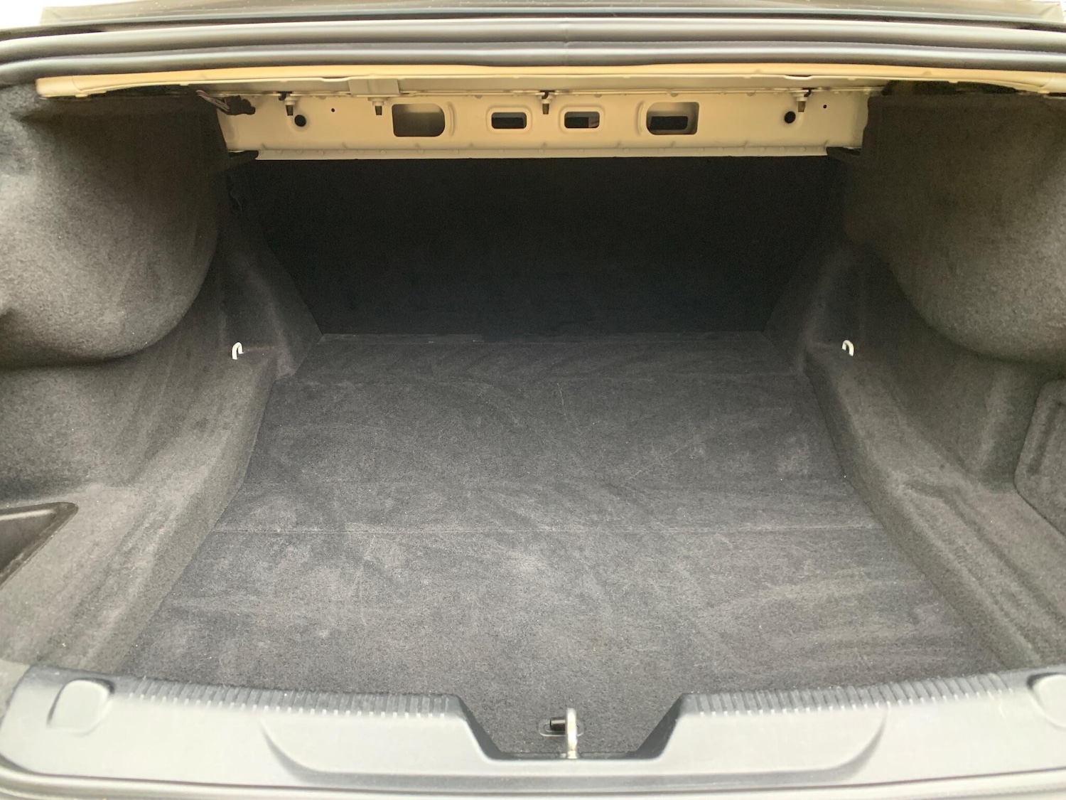 Used Jaguar XE 2018 for sale - 76512598: Photo 27