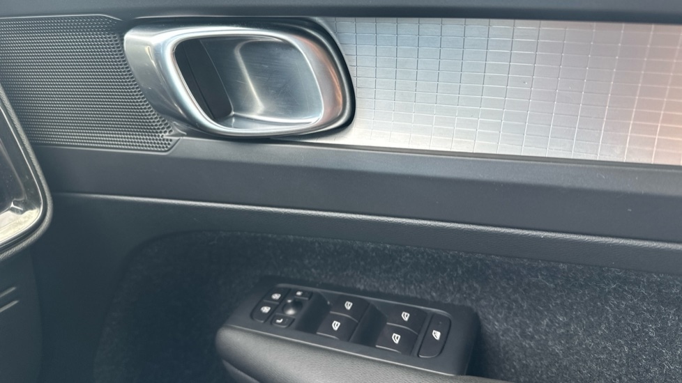 Used Volvo XC40 2018 for sale - 76393612: Photo 28