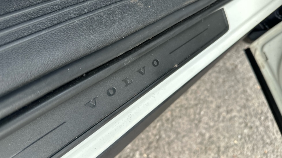 Used Volvo XC40 2018 for sale - 76393612: Photo 32