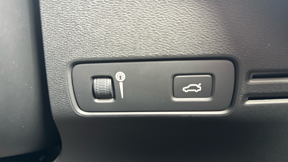 Used Volvo XC40 2018 for sale - 76393612: Photo 33