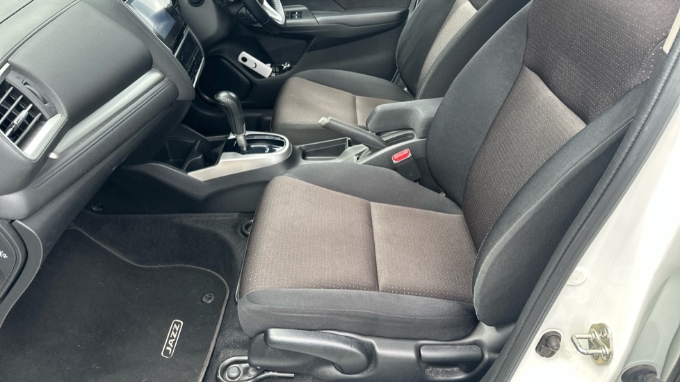 Used Honda Jazz 2017 for sale - 75916936: Photo 53