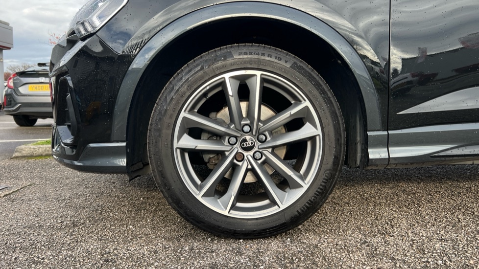 Used Audi Q3 2023 for sale - 76647875: Photo 17