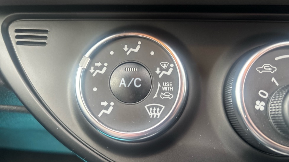 Used Toyota Yaris 2020 for sale - 77063398: Photo 34