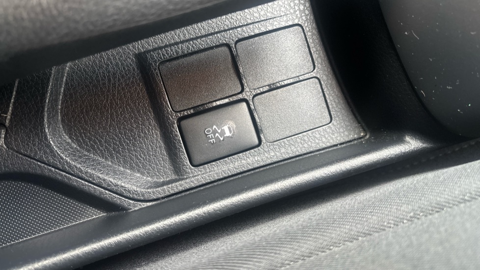 Used Toyota Yaris 2020 for sale - 77063398: Photo 36