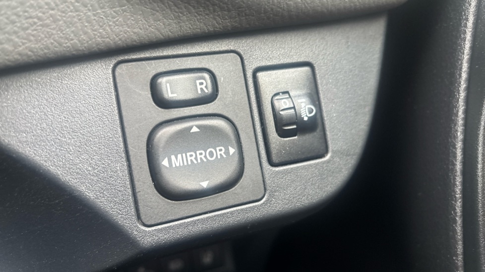 Used Toyota Yaris 2020 for sale - 77063398: Photo 38