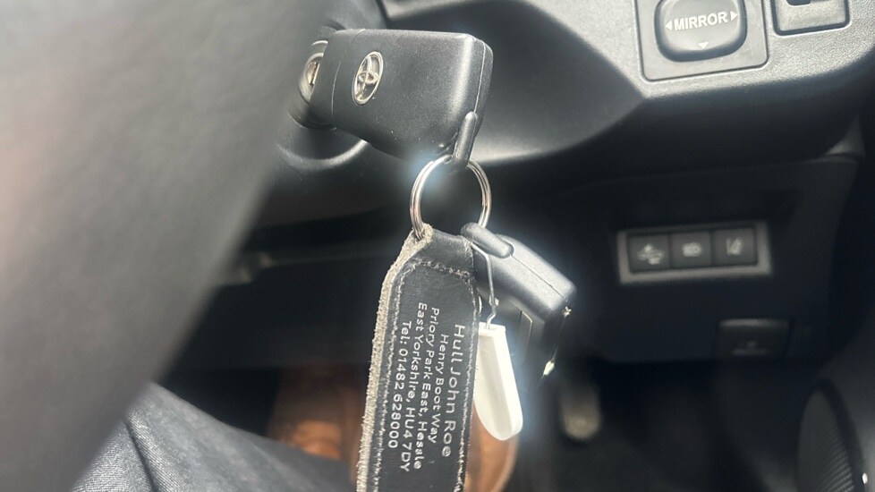 Used Toyota Yaris 2020 for sale - 77063398: Photo 41