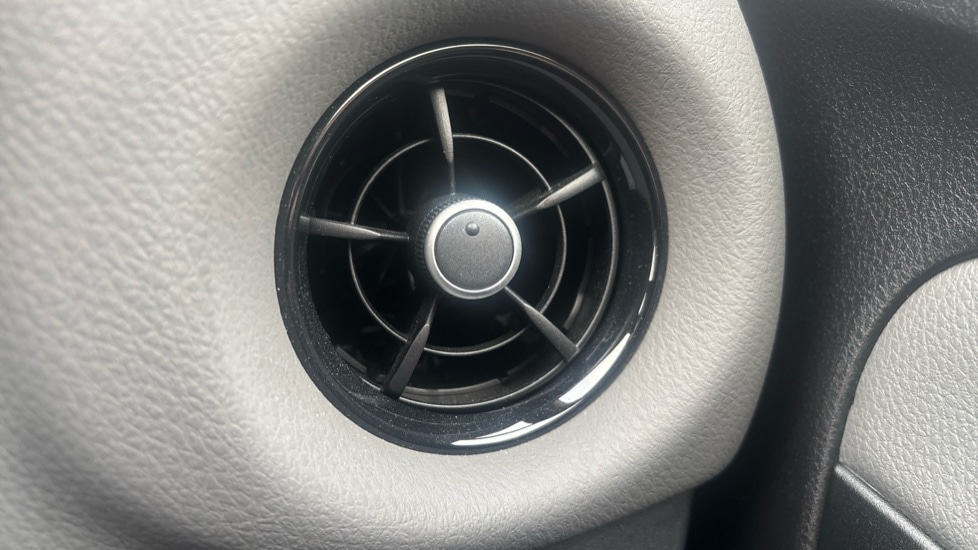 Used Toyota Yaris 2020 for sale - 77063398: Photo 49