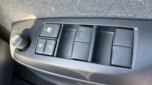 Used Toyota Yaris 2020 for sale - 75541168: Photo 37