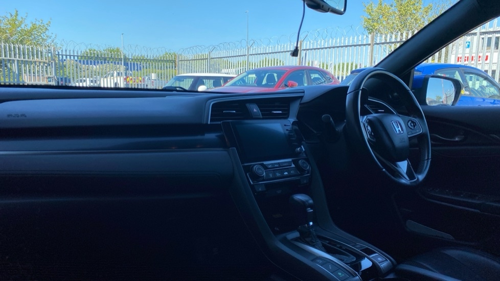 Used Honda Civic 2021 for sale - 76717295: Photo 2