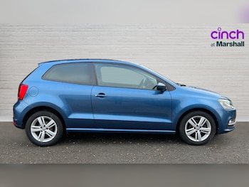 Used Volkswagen Polo 2016 for sale - 76552300: Photo