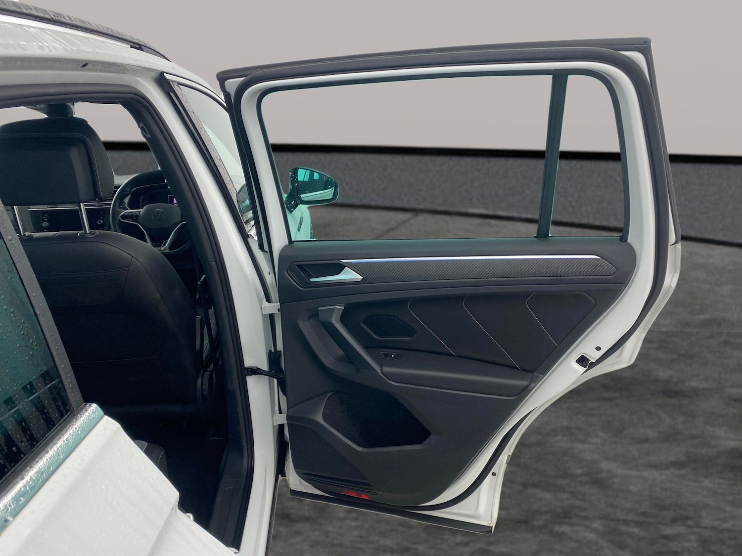 Used Volkswagen Tiguan 2023 for sale - 77679232: Photo 24