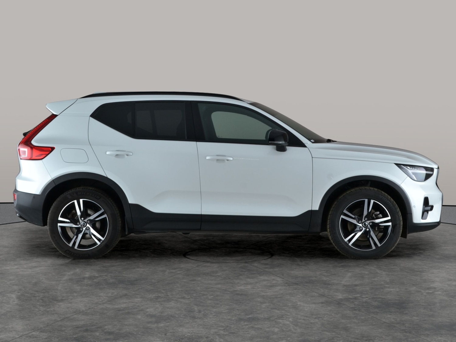 Used Volvo XC40 2023 for sale - 77255867: Photo 9