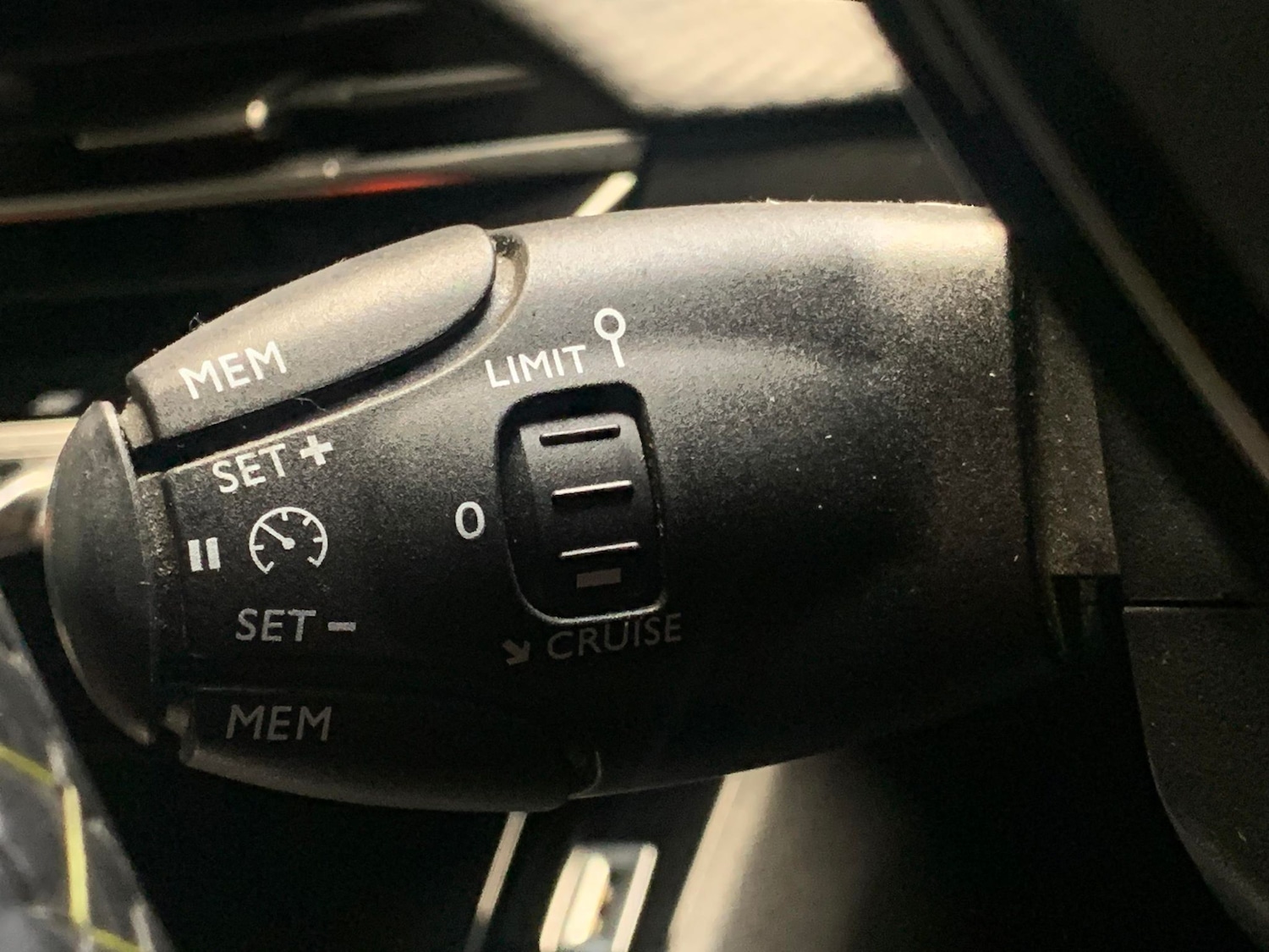 Used Peugeot 2008 2023 for sale - 77983202: Photo 18