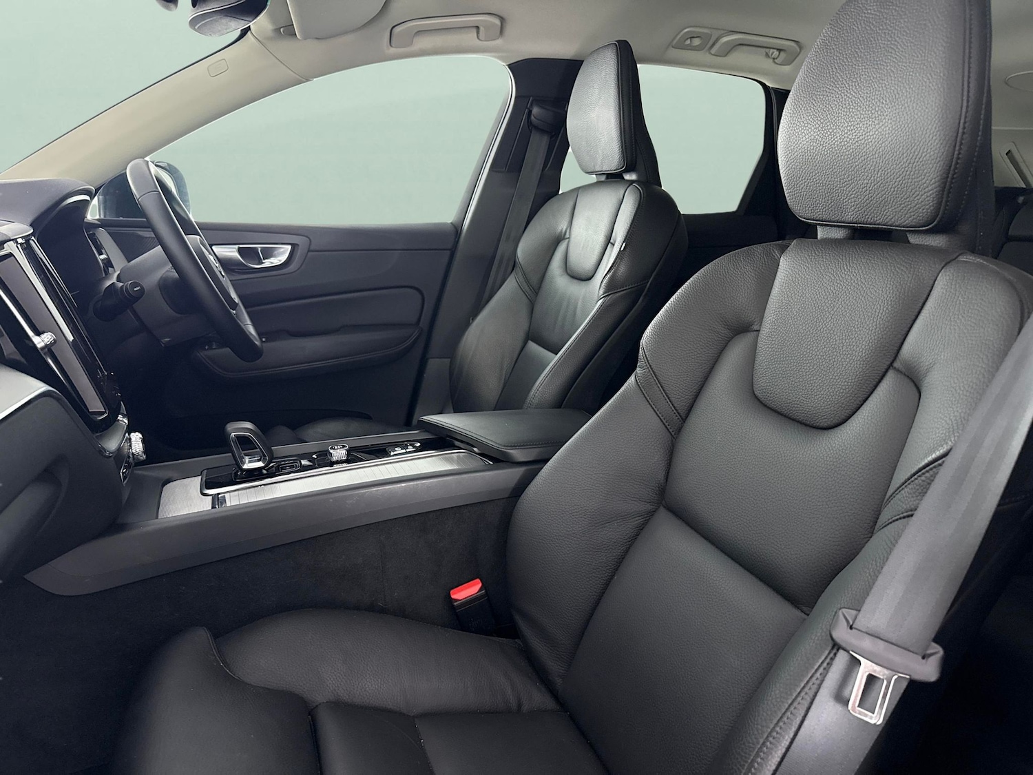 Used Volvo XC60 2024 for sale - 77995483: Photo 4