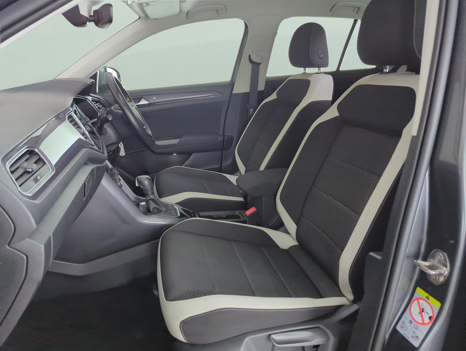 Used Volkswagen T-Roc 2021 for sale - 77831461: Photo 4