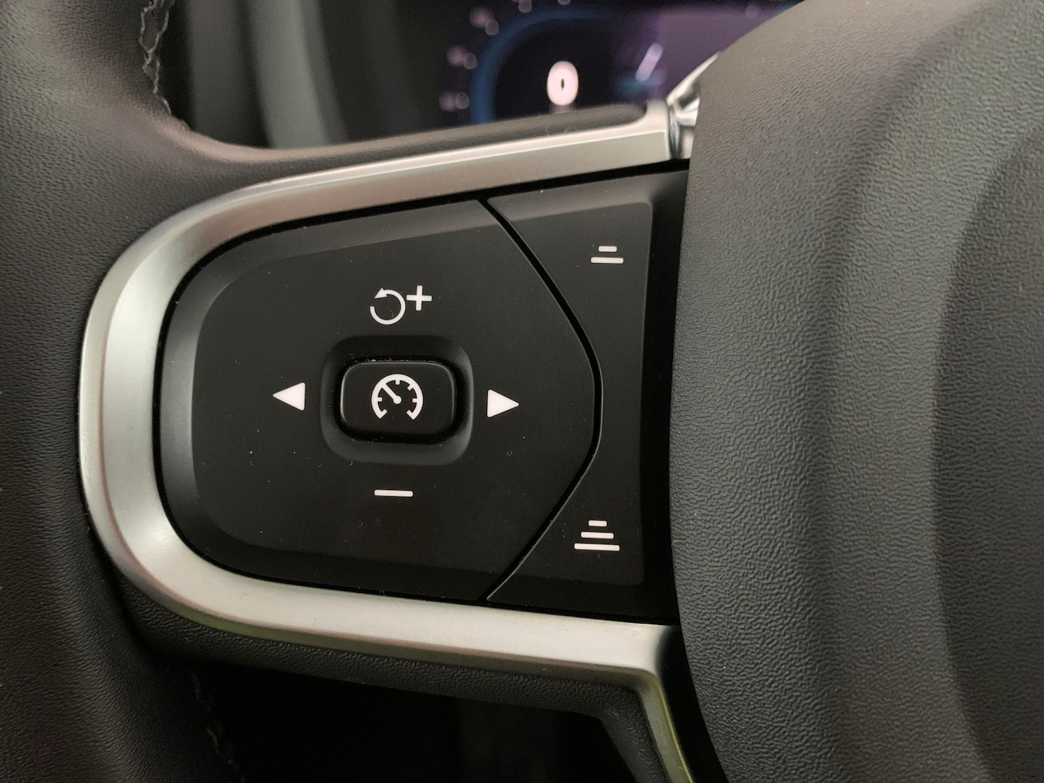 Used Volvo XC60 2024 for sale - 78063684: Photo 24