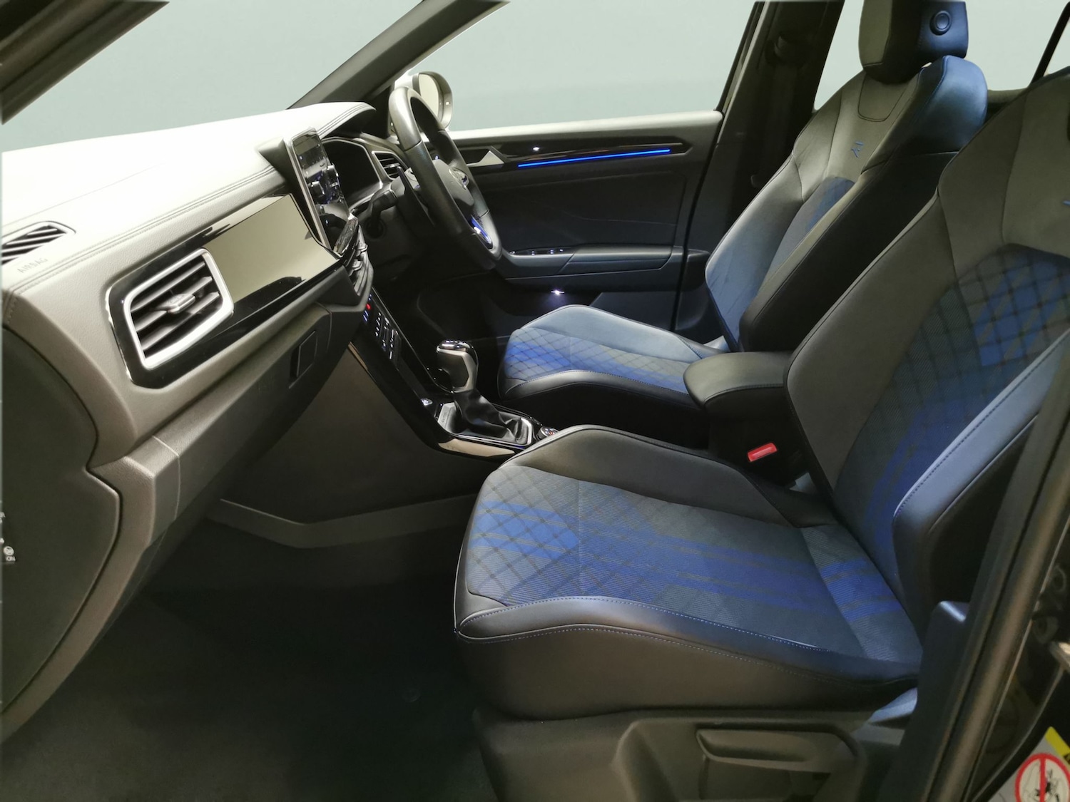 Used Volkswagen T-Roc 2023 for sale - 77286043: Photo 4