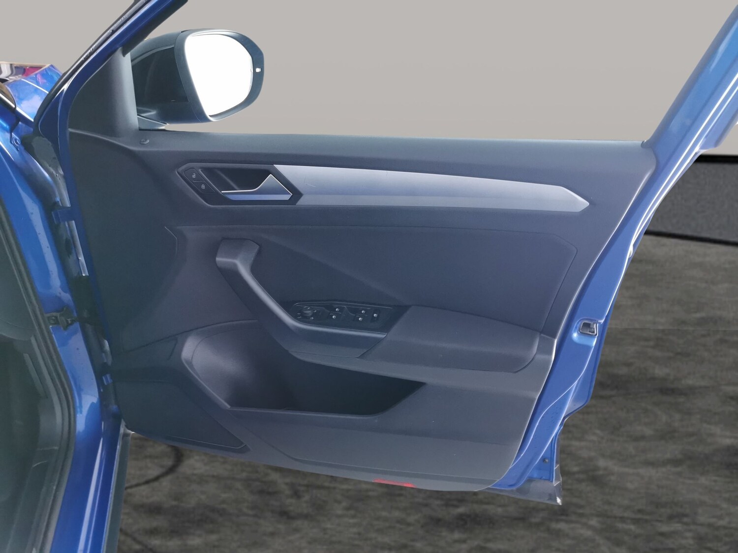 Used Volkswagen T-Roc 2023 for sale - 77814976: Photo 26