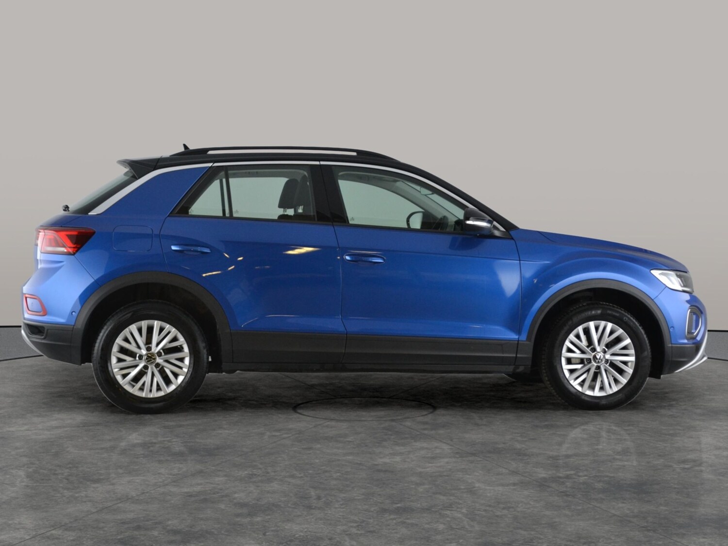 Used Volkswagen T-Roc 2023 for sale - 77814976: Photo 9